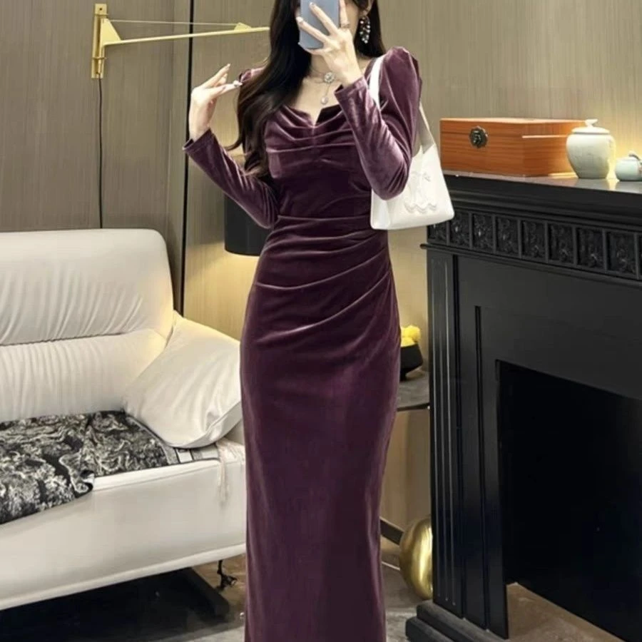 气质女人味轻奢方领长袖丝绒纯色显瘦包身时尚百搭连衣裙长款