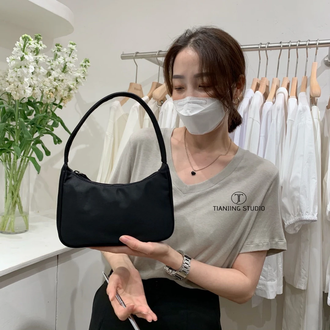 广州十三行老板娘推荐法式腋下包2024新款百搭法棍包简约通勤手拿