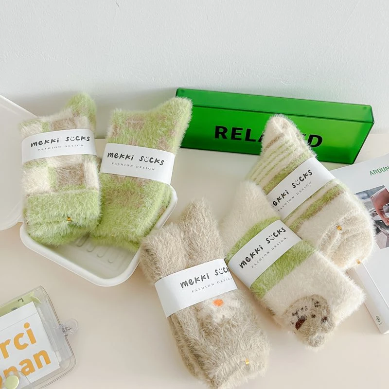 秋冬清新绿色系水貂绒袜子女中筒加绒加厚毛茸茸家居舒适月子袜