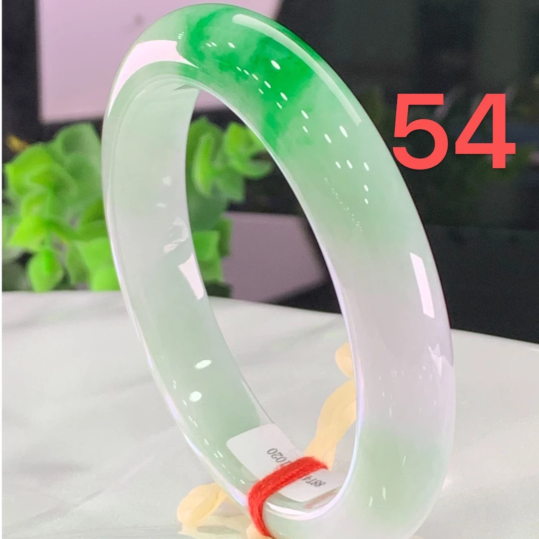 天然缅甸翡翠A货 带阳绿 完美 正圈