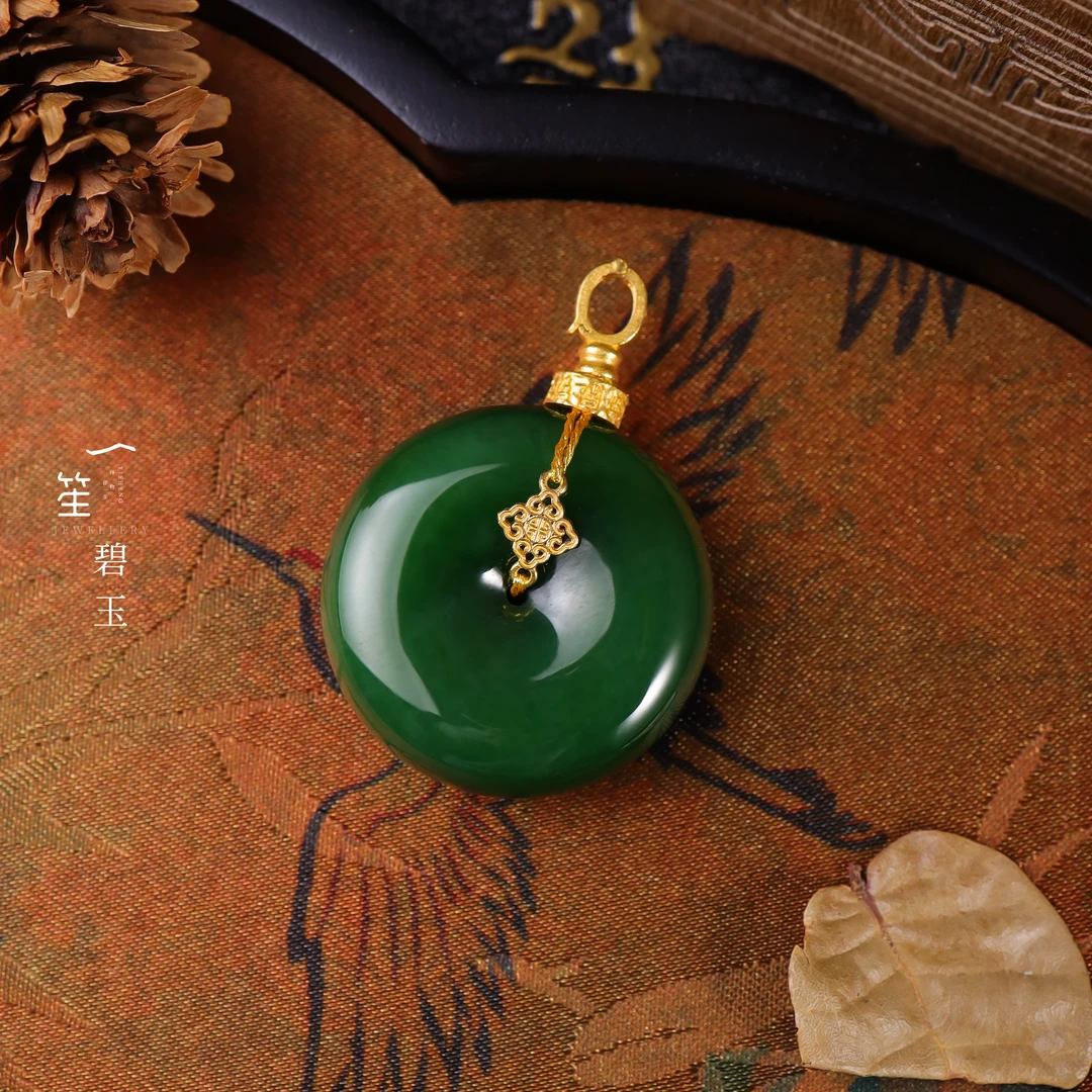 【一笙珠宝】新中式*戴戴屏安*天然和田玉碧玉平安扣吊坠18k金镶嵌