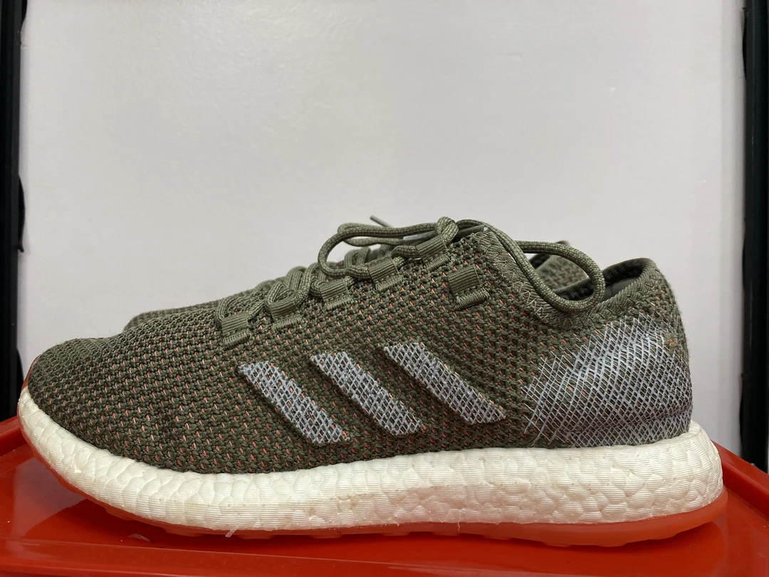 阿迪达斯 boost跑鞋/耐克42 2/3内长265/95新/无盒运动鞋 成色好