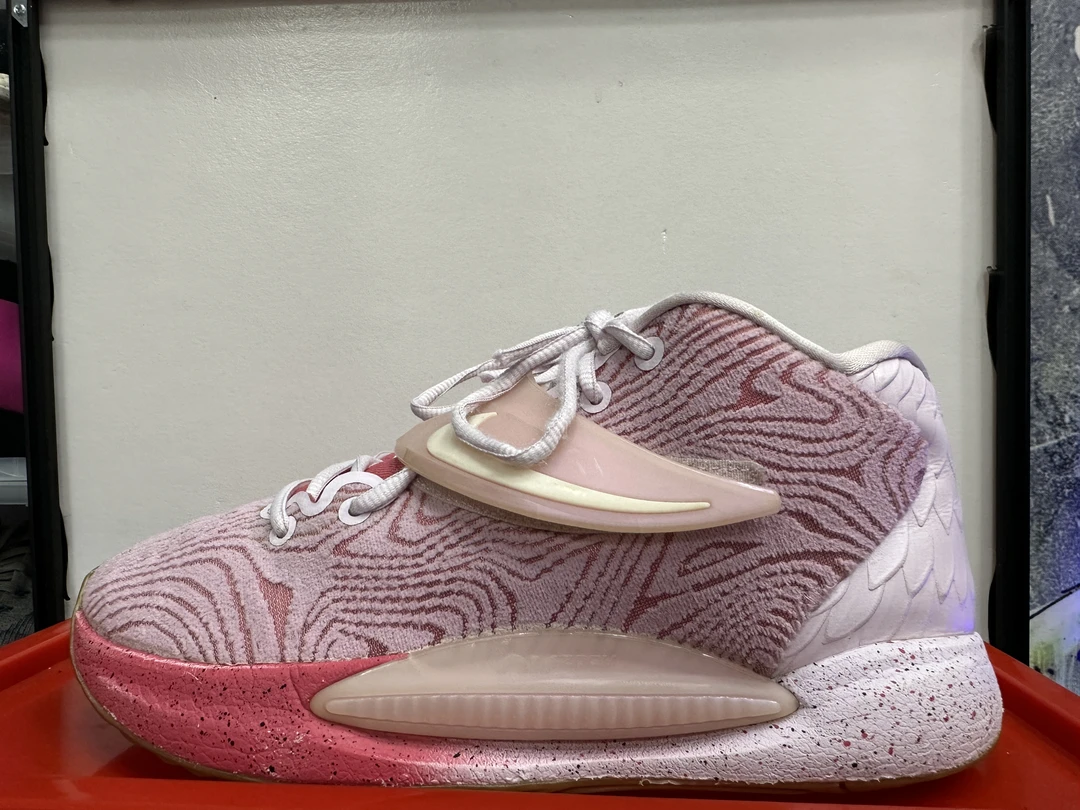 Kd14 乳腺癌/41码/90新/公价1200 无盒篮球鞋 成色很好 气垫澎湃