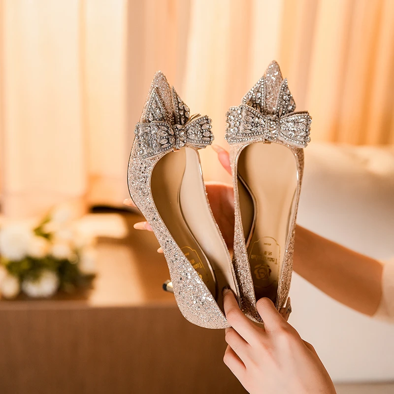 塔漫莎鎏金岁月 亮片香槟金尖头羊皮高跟鞋女细跟气质水晶婚礼鞋