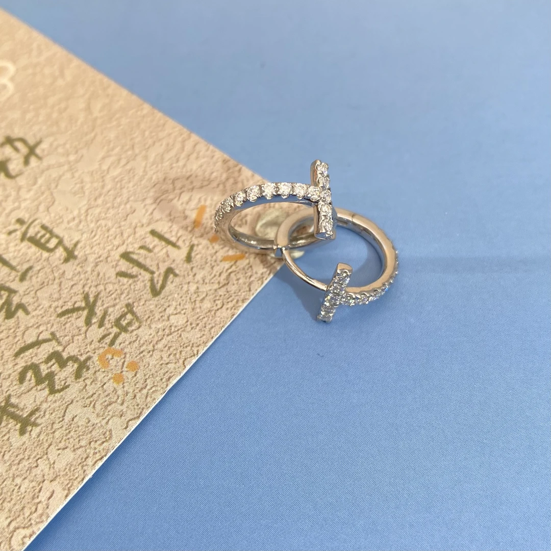 铂金pt950耳扣耳饰时尚经典百搭经典还有气质轻奢精致镶嵌简约