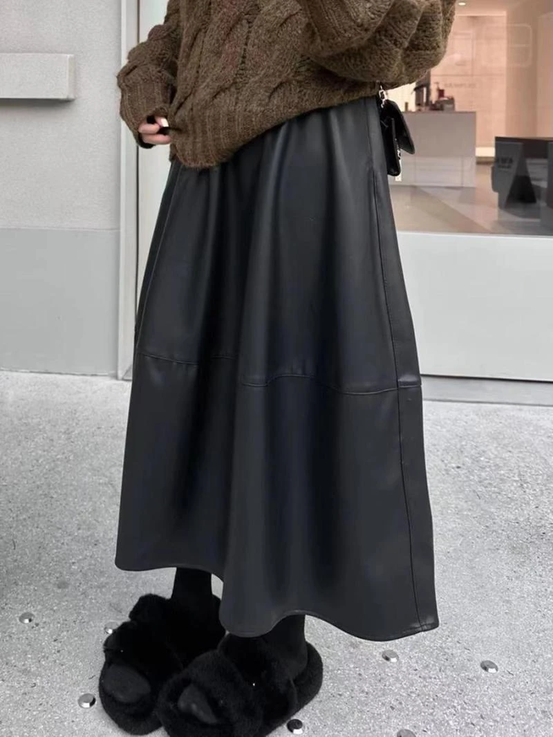 垂坠感pu皮裙2025秋冬新款高腰半身裙显瘦黑色软皮a字伞裙长裙子