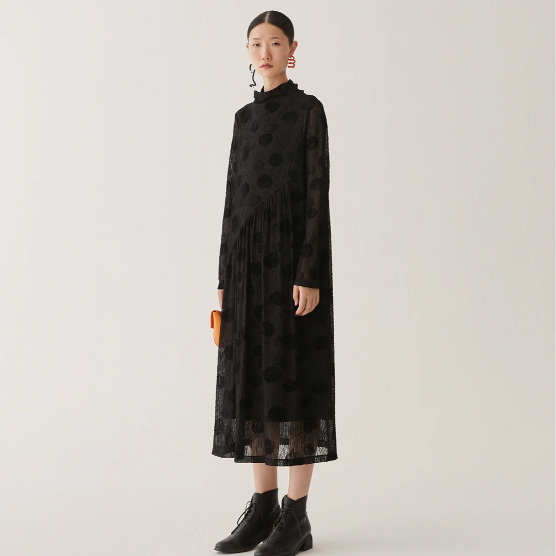 AUM噢姆秋冬时尚休闲黑色蕾丝波点连衣裙MAEG40486