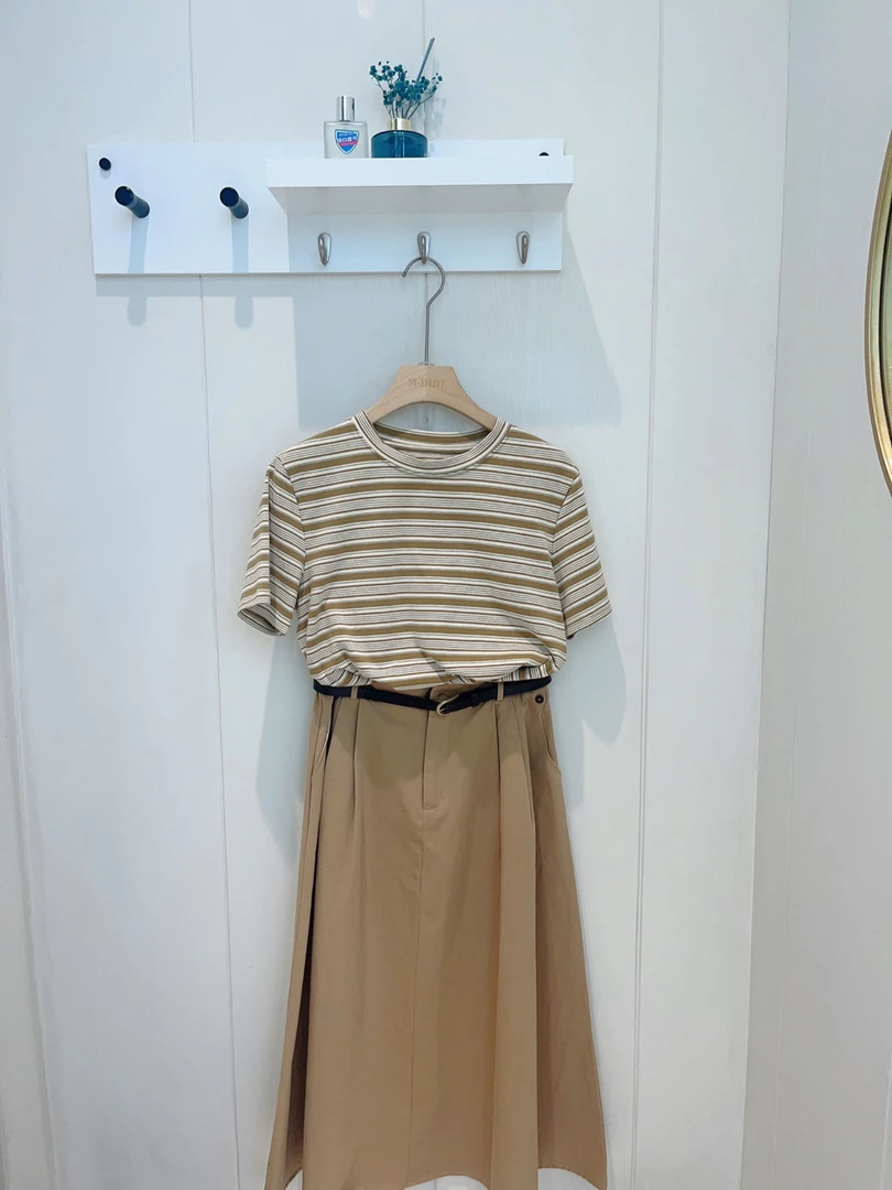 气质休闲条纹夏季两件套