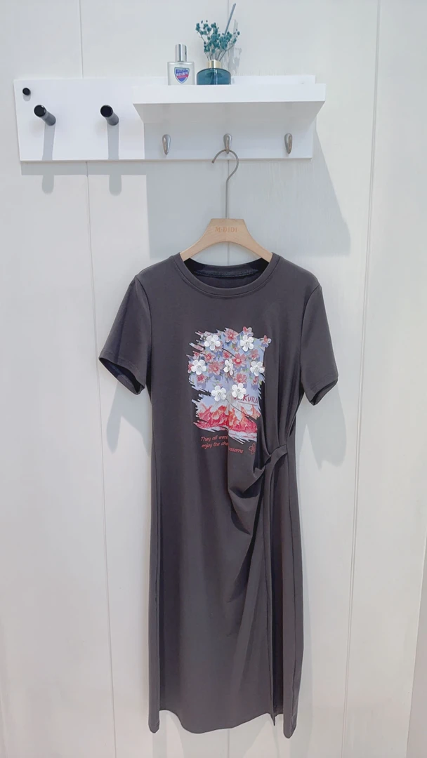 气质休闲腰部褶皱遮肚连衣裙