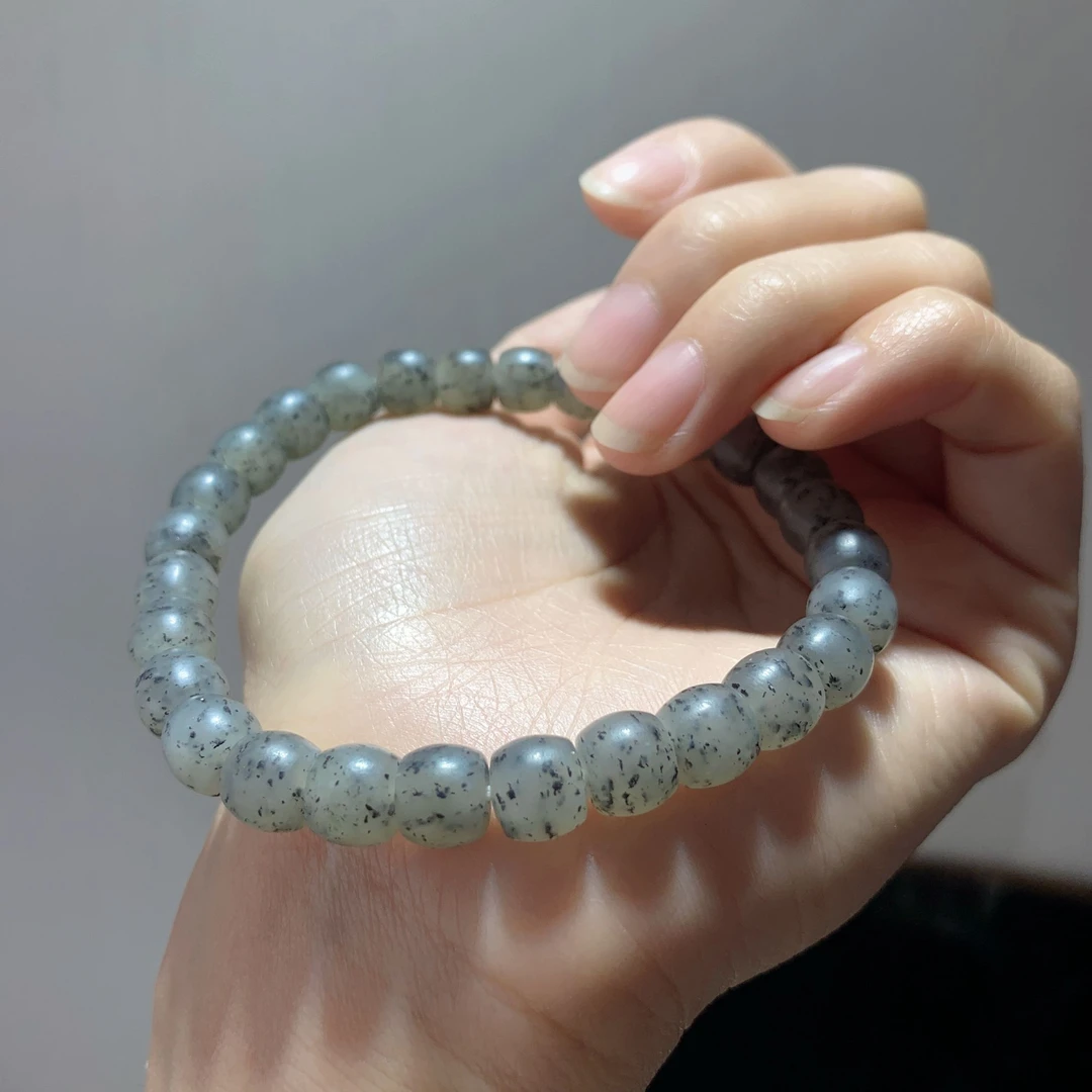 和田玉新疆青花点墨直切手串8mm