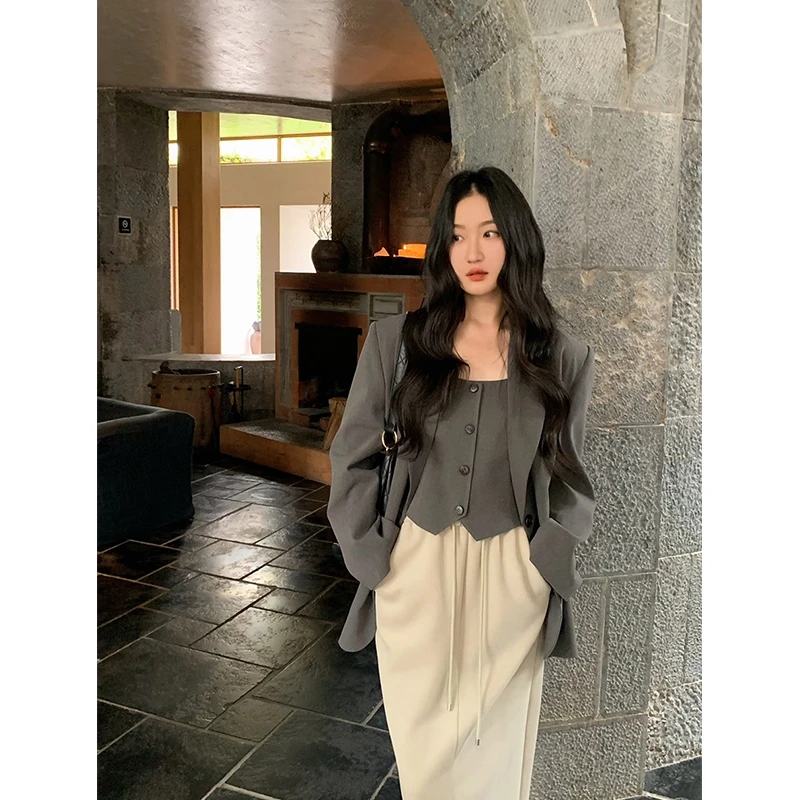 任小艺高级感休闲西装外套女春秋宽松叠穿西服显瘦百搭马甲两件套