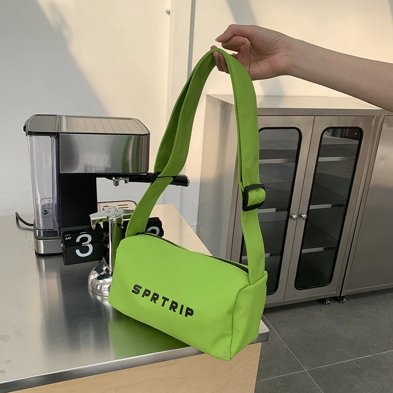 运动吐司包女斜跨夏季小众设计高级感字母单肩包简约牛津布斜挎包