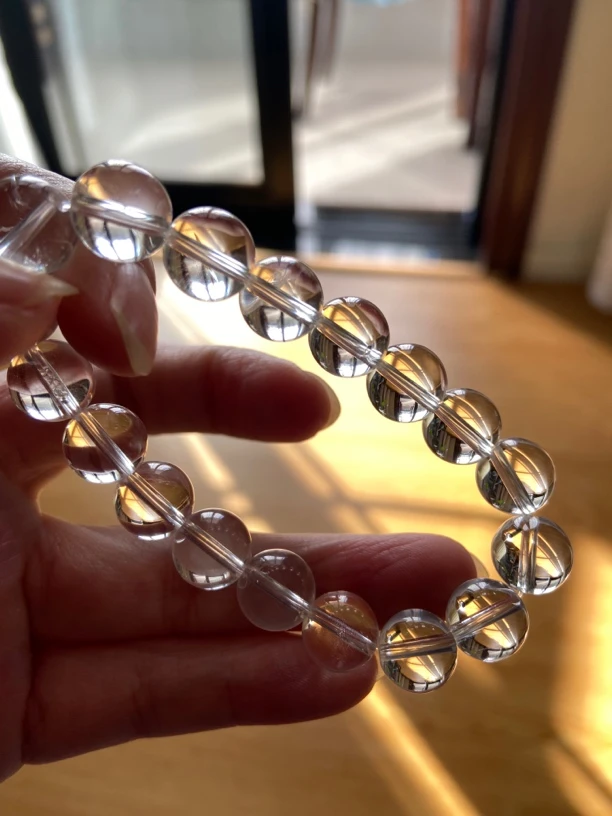 天然白水晶手链，尺寸约10mm左右，不是纯净体默认微瑕，平头，矿坑，