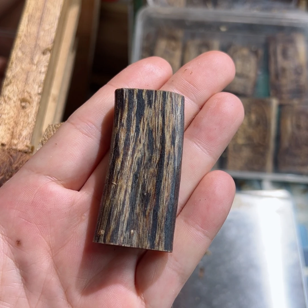 沉香吊坠老白棋素牌10.3克