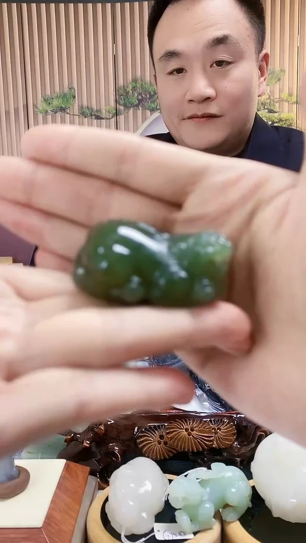 【闪购商品】和田玉吊坠(赠链)未镶嵌1