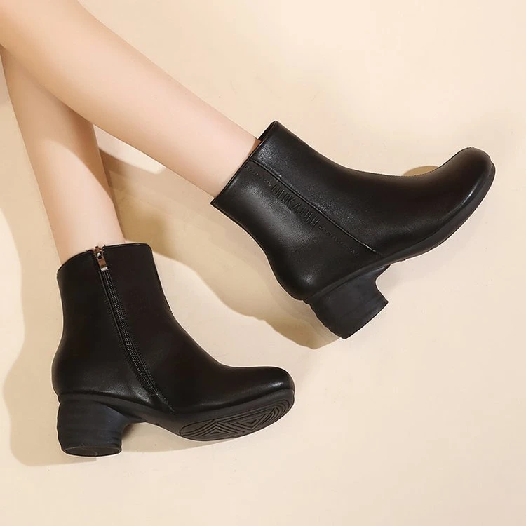 断码秋冬款软皮女靴防滑耐磨民族风妈妈棉靴时尚气质圆头短靴