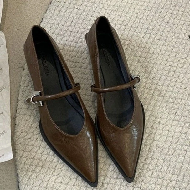 2025爆款气质复古尖头女单鞋平底一字带休闲粗跟新款韩版低跟皮鞋