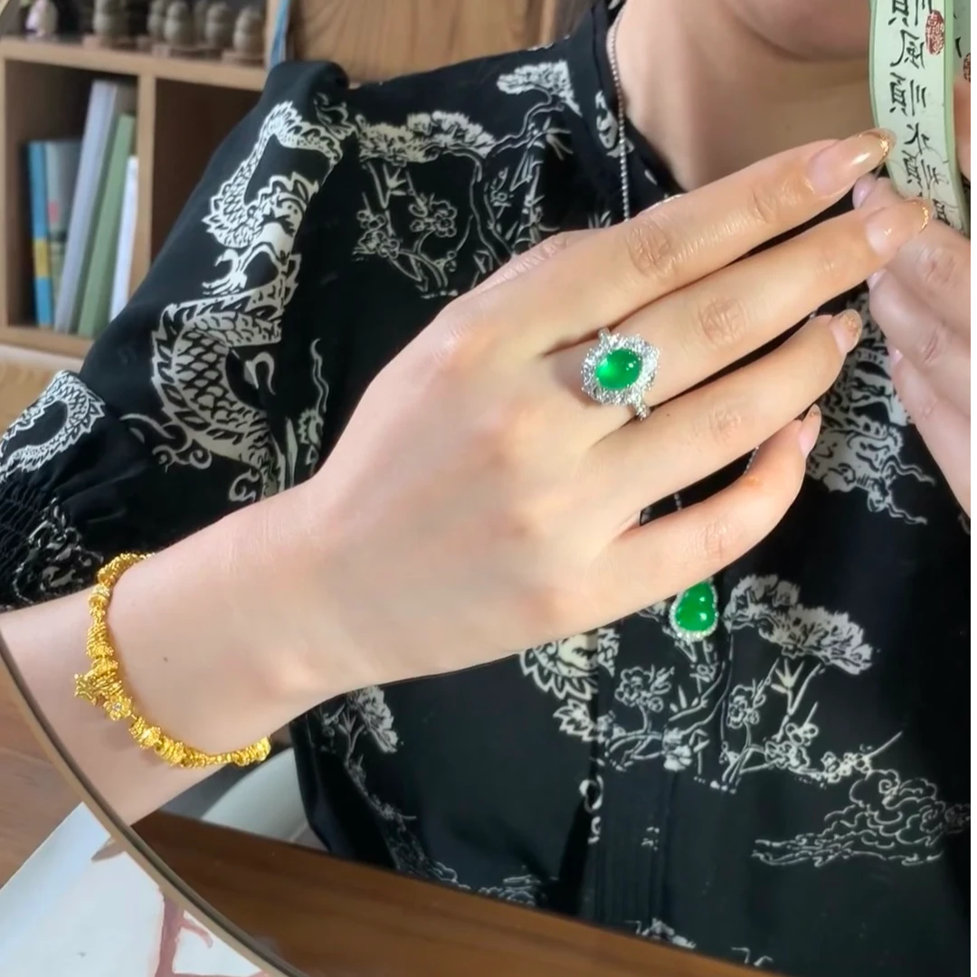 冰阳绿翡翠戒指大五的价格高冰鉴宝冰绿轻奢女士精致豪华精美素款