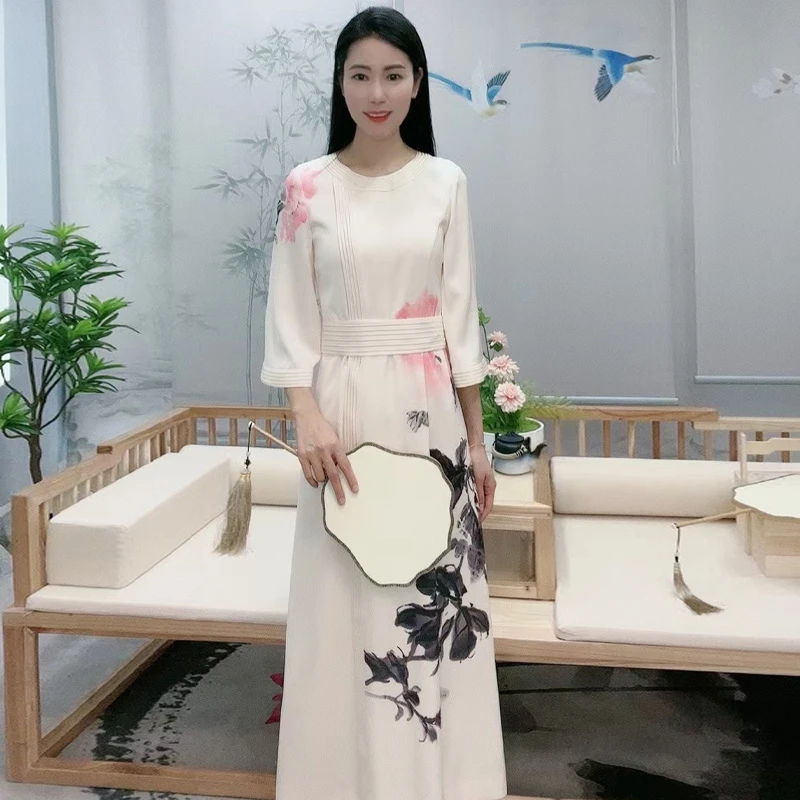 夏季中式醋酸精致刺绣圆领宽松气质短袖杨妃含笑连衣裙BMT17733