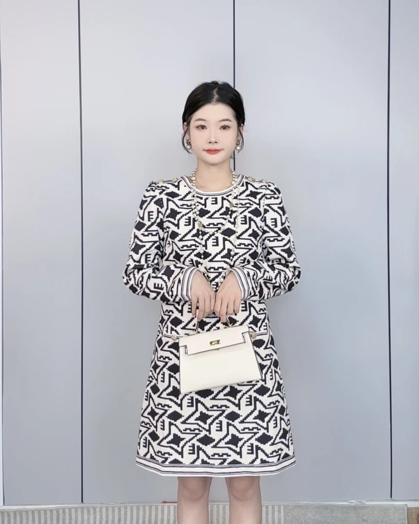 雅兰湘夏季法式气质小香风几何图案设计感小众长袖连衣裙D3036