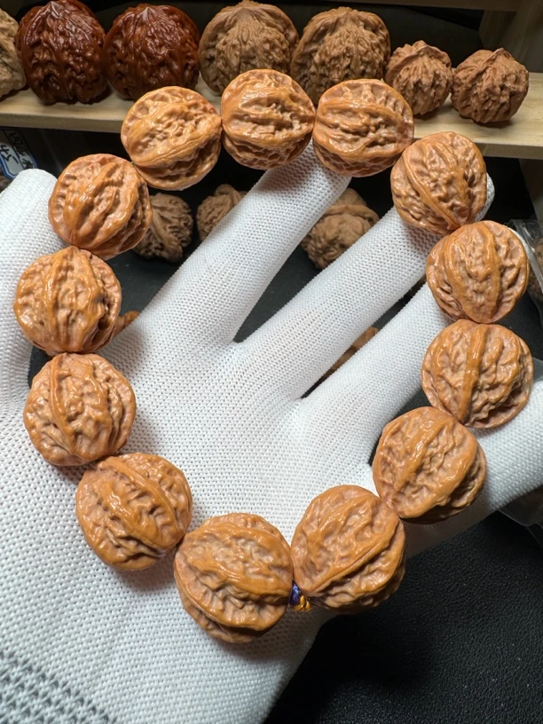 霸气大手持公子帽文玩核桃盘山设计