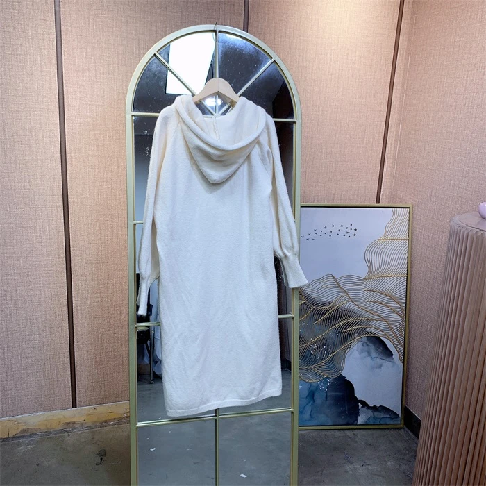 LL373杏色孕妇长款毛衣裙100-150 脏