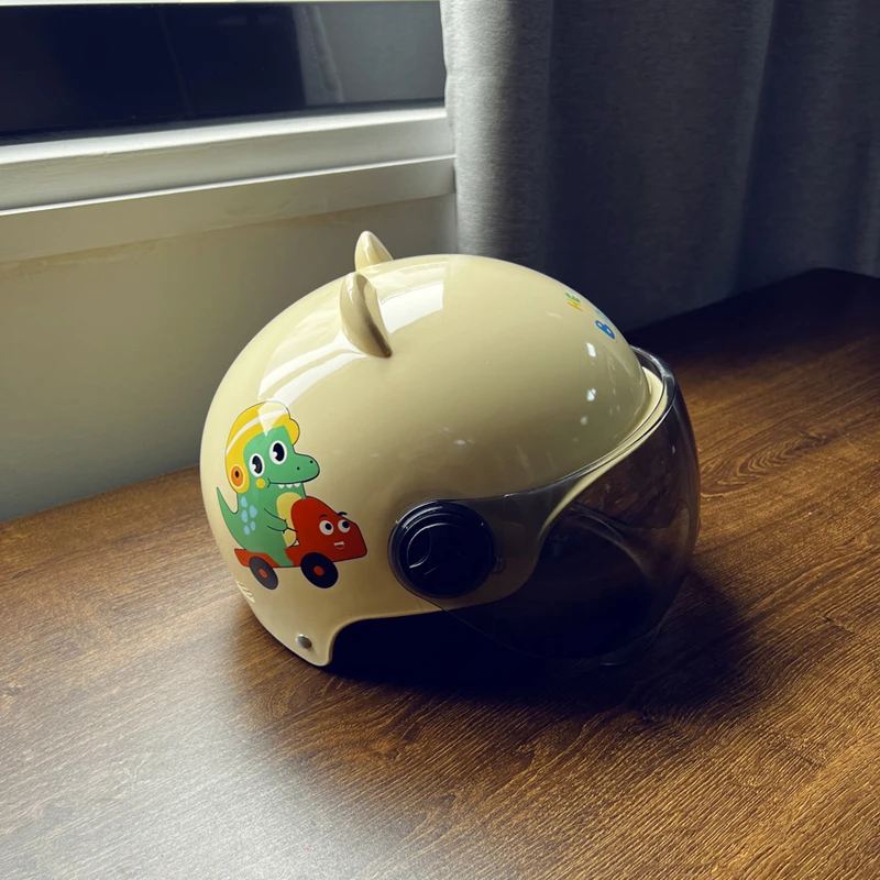 新国标B类夏季儿童卡通小鳄鱼司机小孩学生轻便透气乘坐安全头盔