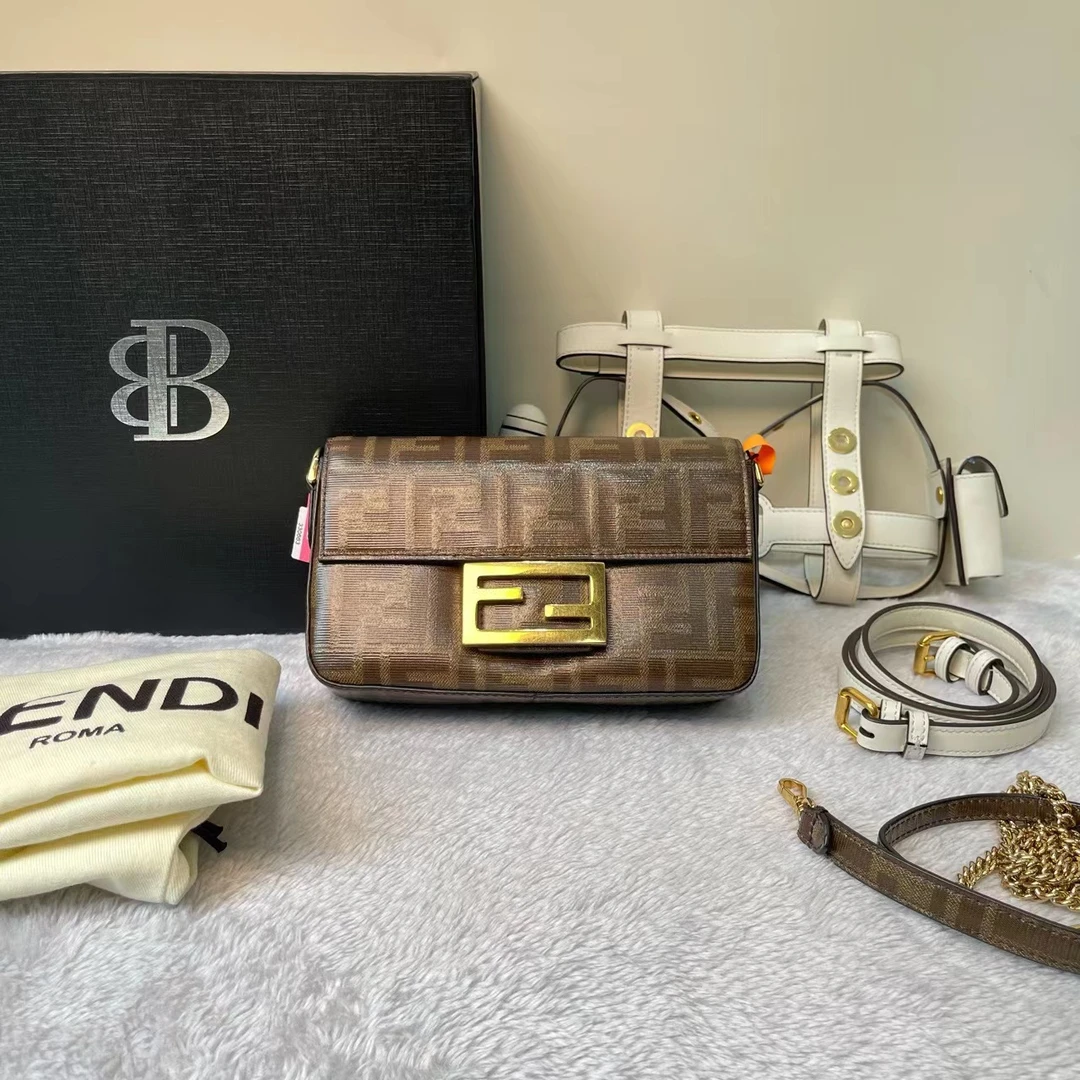 95新 FENDI/芬迪 Baguette 老花mini法棍包/330663