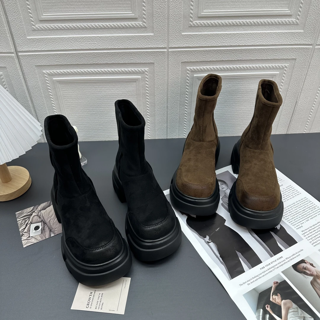 2024冬季新款厚底百搭时尚中筒圆头马丁靴 32186