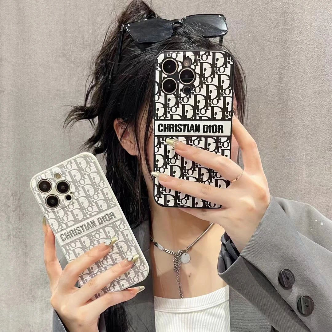 潮牌刺绣皮纹黑白适用苹果15Promax手机壳iPhone14新款12女11全包