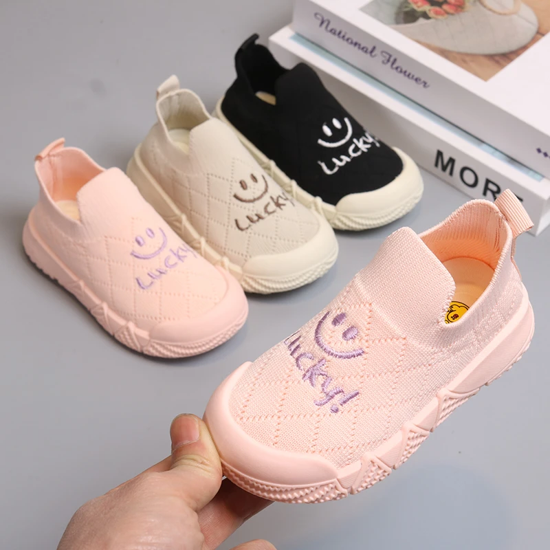 儿童鞋子爆款幼儿园室内春秋新款女童男童软底一脚蹬轻便飞织超软