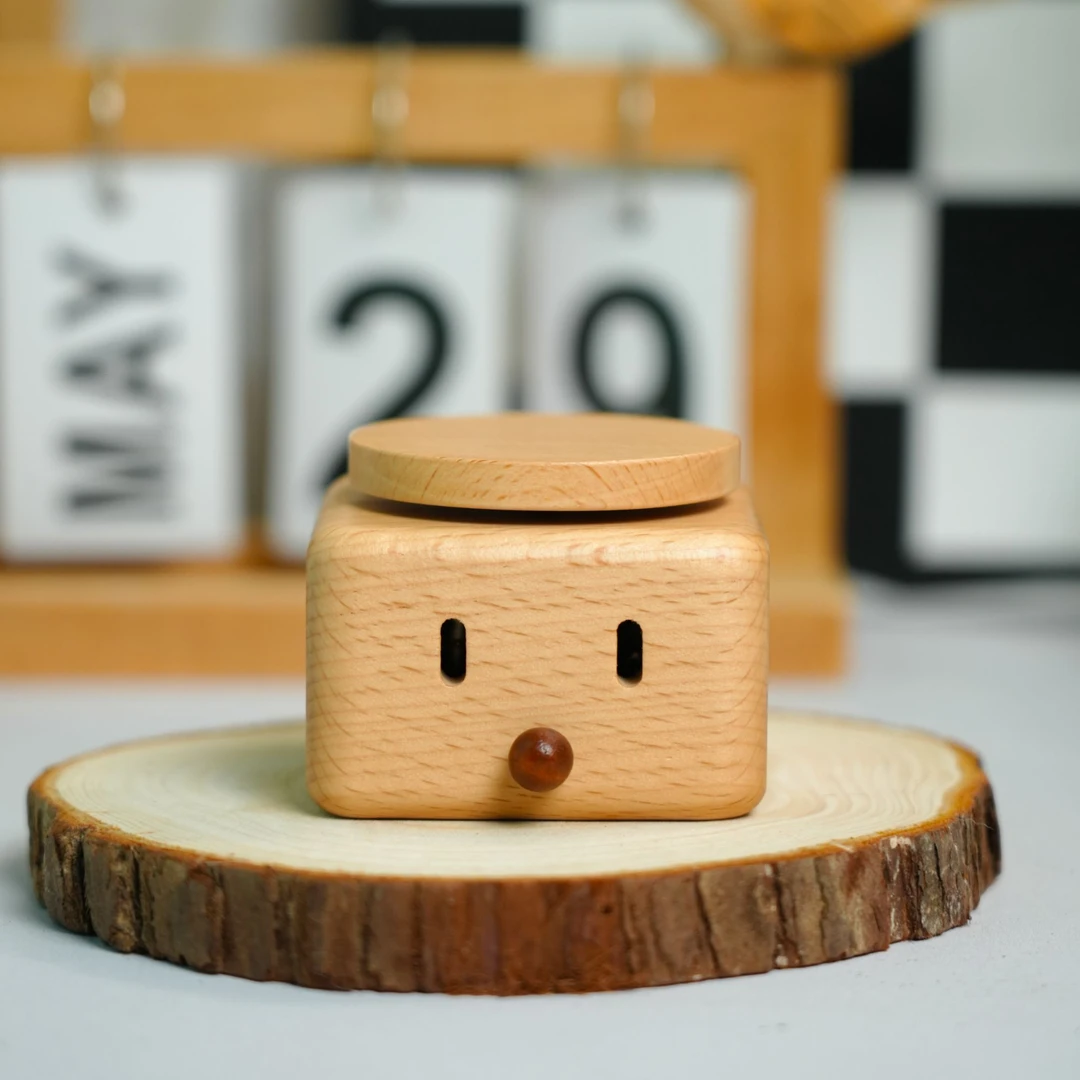 小不点八音盒旋转龙猫音乐盒底座可爱桌面木质摆件礼物家居装饰