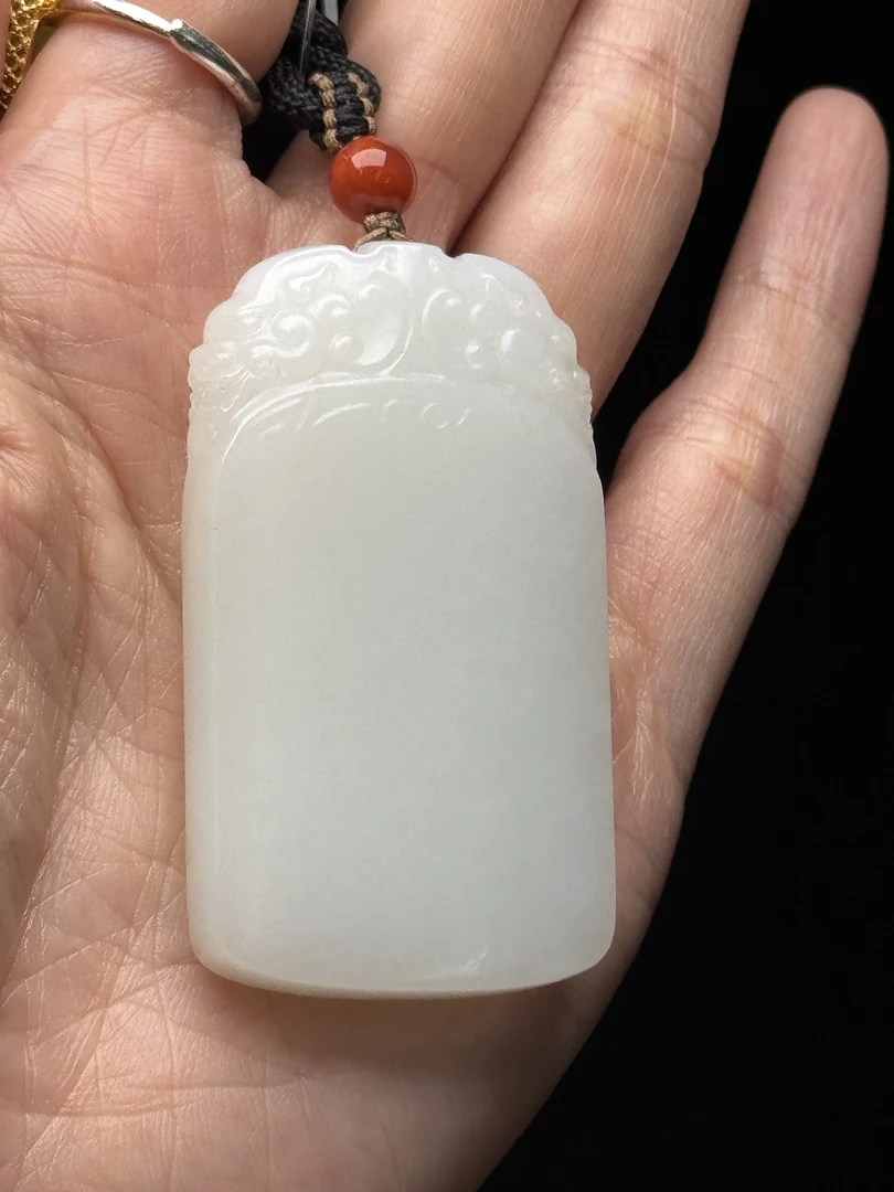 和田玉芭莎料无事牌羊脂白玉53*30*10