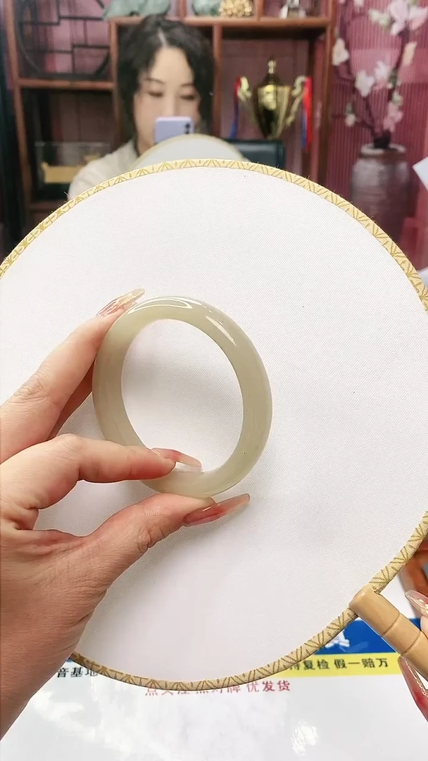 【闪购商品】石英岩玉手镯未镶嵌58-0663434904