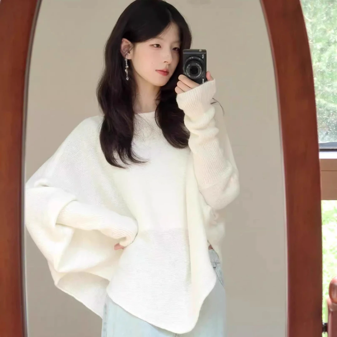 设计感蝙蝠袖不规则白色针织衫女秋季新款温柔松弛感宽松百搭上衣