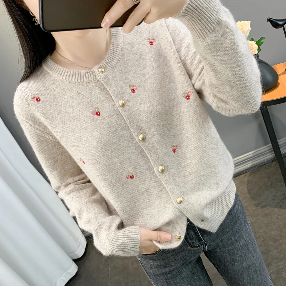 圆领刺绣针织衫女开衫宽松长袖外套上衣B103