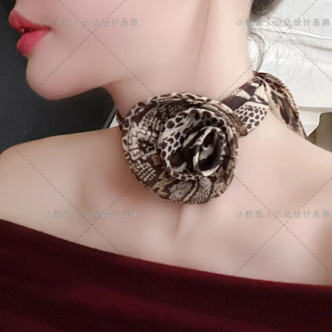 程悦夫妇【豹纹丝巾】A-01849时髦风豹纹玫瑰花丝巾百搭装饰新款