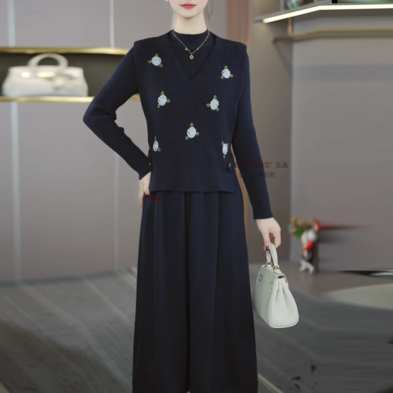 柯艾CEAE刺绣花朵马甲搭配连衣裙冬季新款打底裙长袖针织裙子