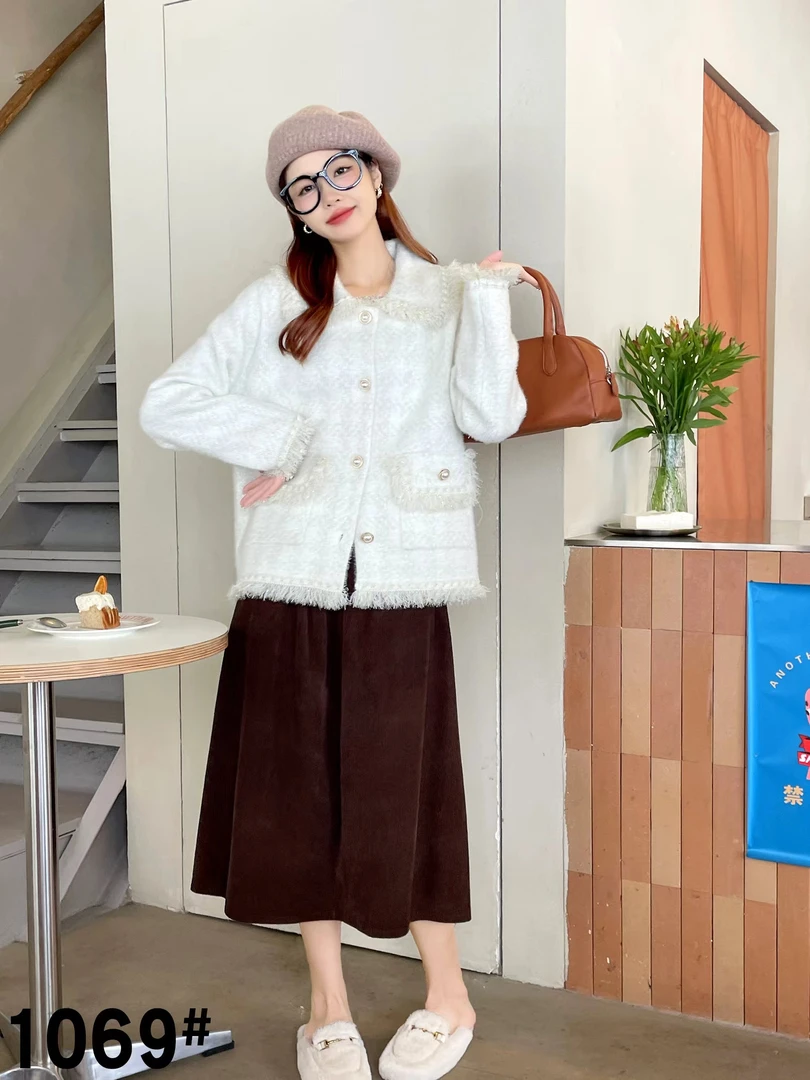 【王哥精选】2024年新款显瘦气质网红白色洋气女装小香风-1069