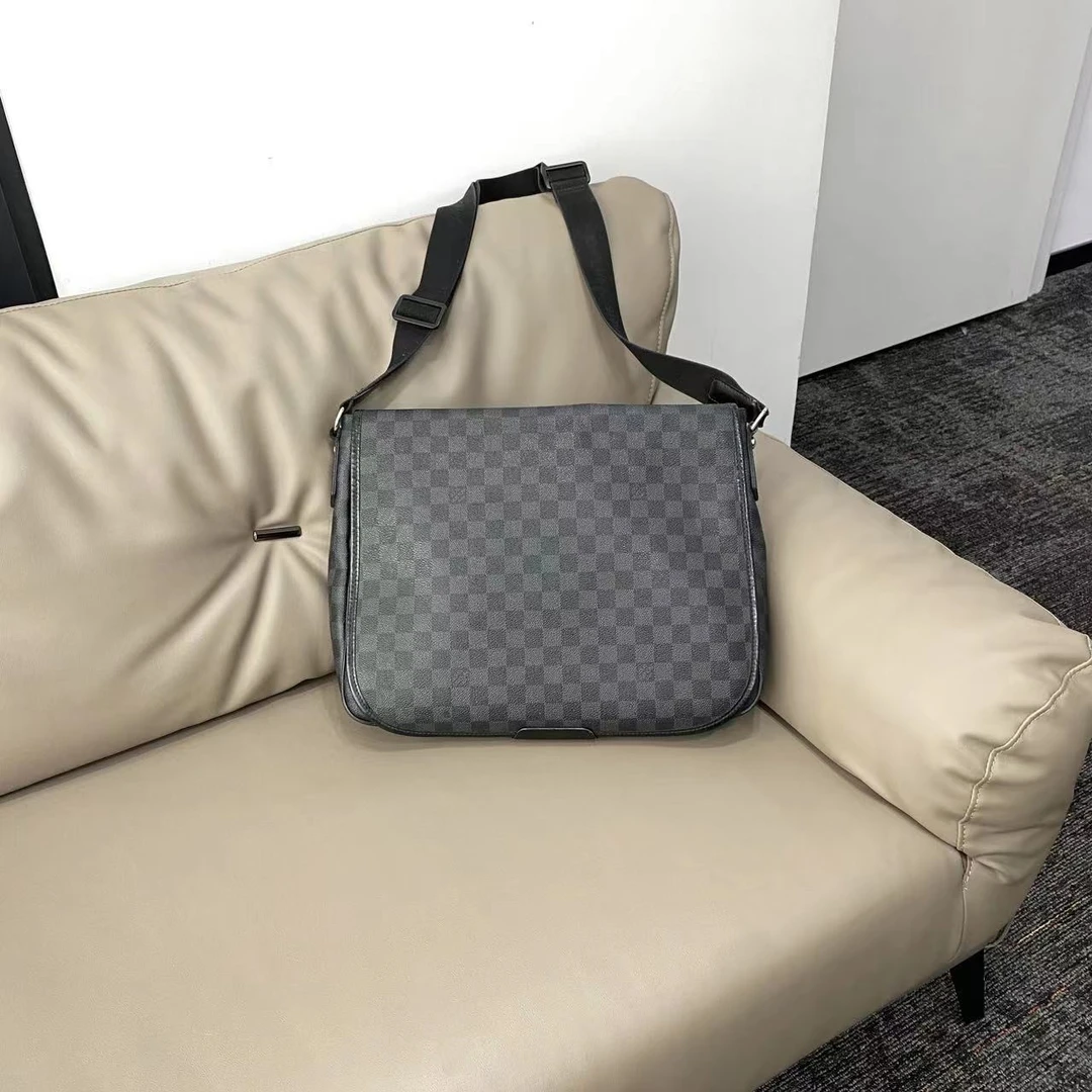 95新 LouisVuitton/路易威登 大有/lv 棋盘格 邮差斜挎包/bx0104