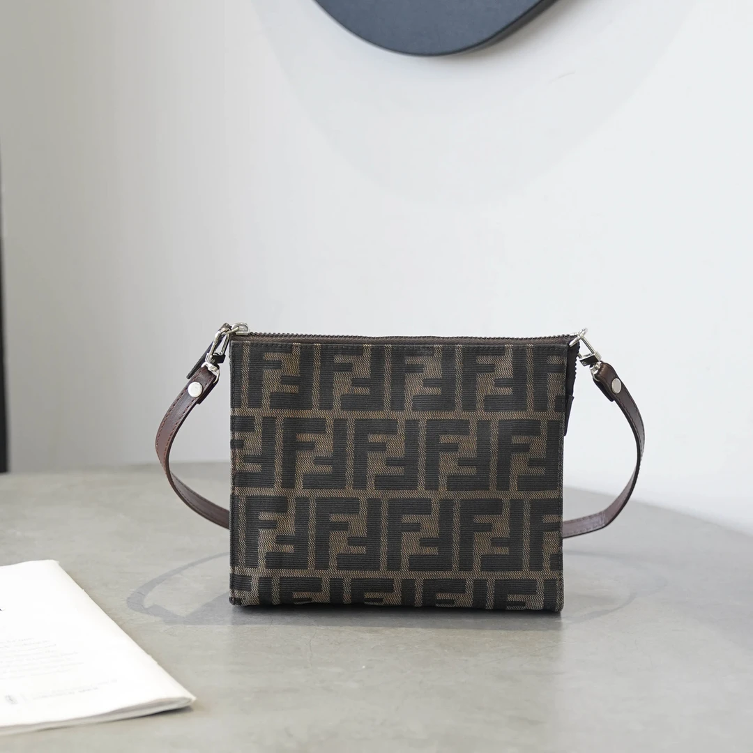 95新 FENDI/芬迪 95新 FENDI/芬迪 大有/ fendi洗漱手包/h01752
