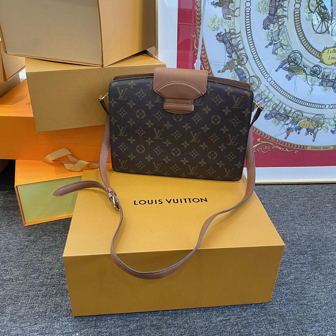 95新 LouisVuitton/路易威登 大有/LV插扣单肩斜挎包/ty012