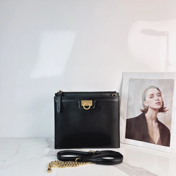 95新 FERRAGAMO/菲拉格慕 菲拉格慕黑金斜挎包/Niko