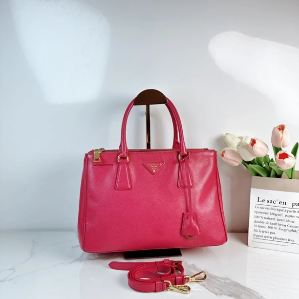 95新 Prada/普拉达 普拉达胭脂红中号杀手/Niko