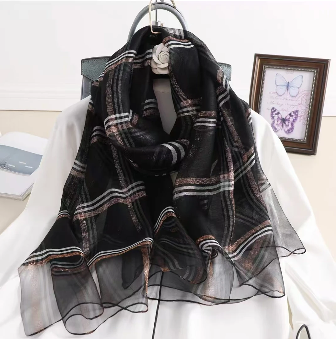 02 黑色  新款时尚围巾披肩秋冬保暖刺绣长巾1