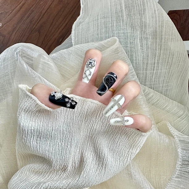 【浪漫星球】纯手工光疗穿戴甲 重工黑色系 可拆卸气质ins