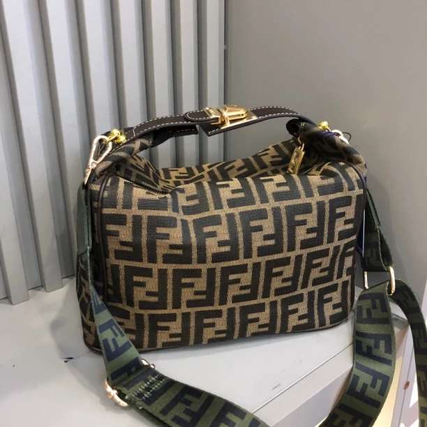 95新 FENDI/芬迪 小琪/芬迪老花大饭盒/240706096