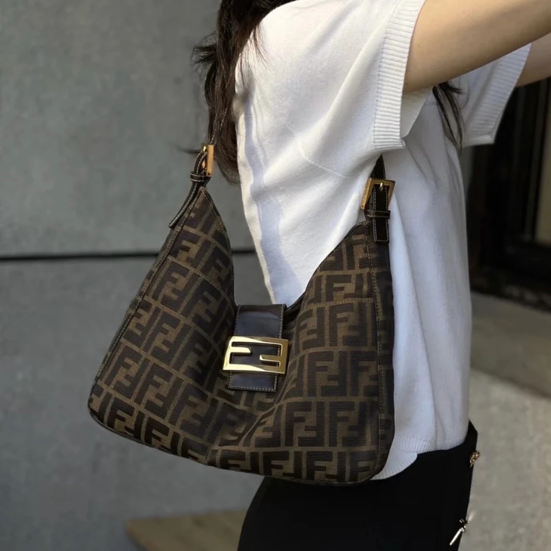 95新 FENDI/芬迪 小琪/芬迪金扣牛角包/240218099