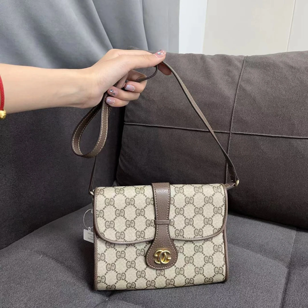 95新 GUCCI/古驰 兔兔奢/古驰斜挎包/240518006