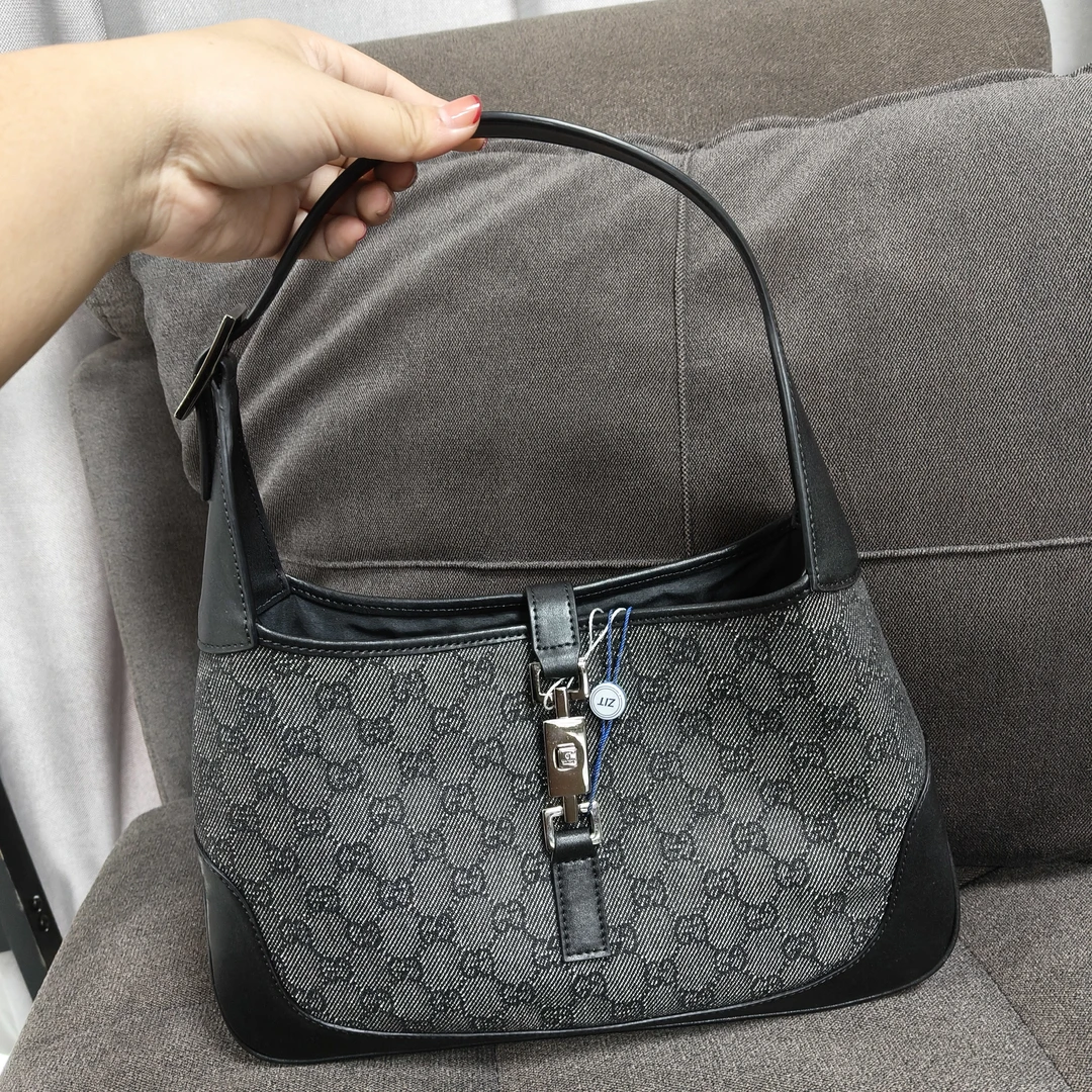95新 GUCCI/古驰 兔兔奢轩轩/古驰单肩包/240823006